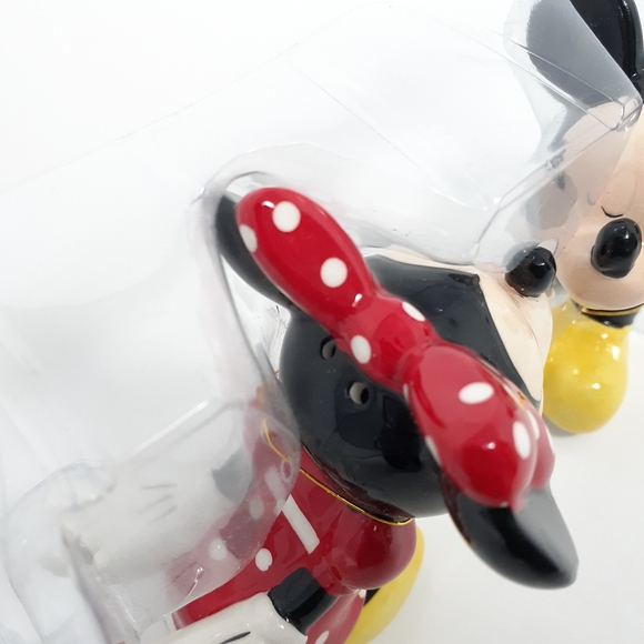 Disney MICKEY Kissing Minnie Mouse Salt & Pepper Shakers Set - Picture 6 of 8